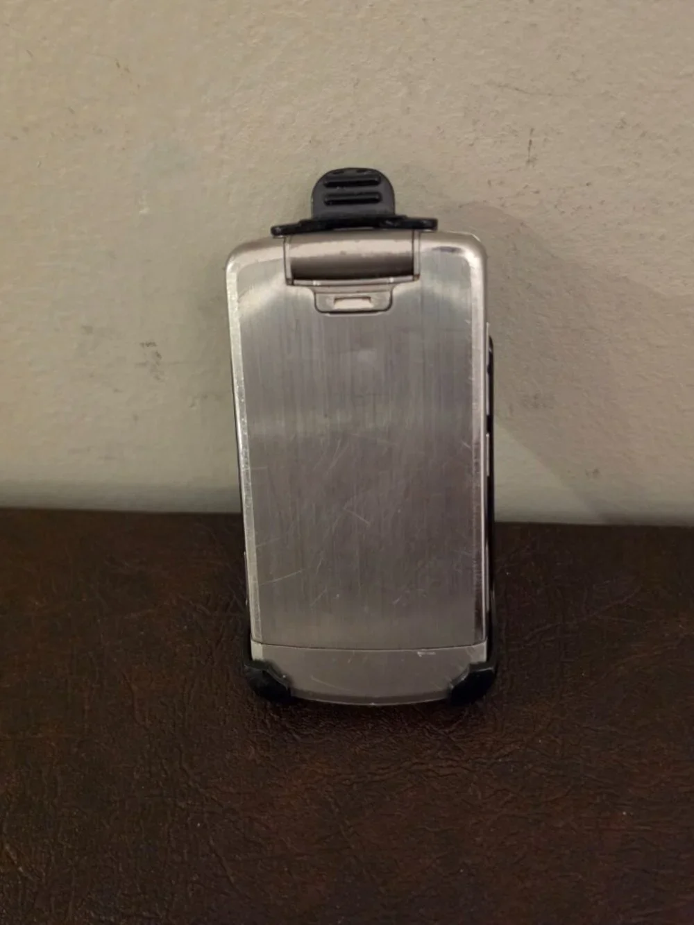 Vintage LG LX8700 S/LVE Flip cell phone with a Verizon logo from 2007.